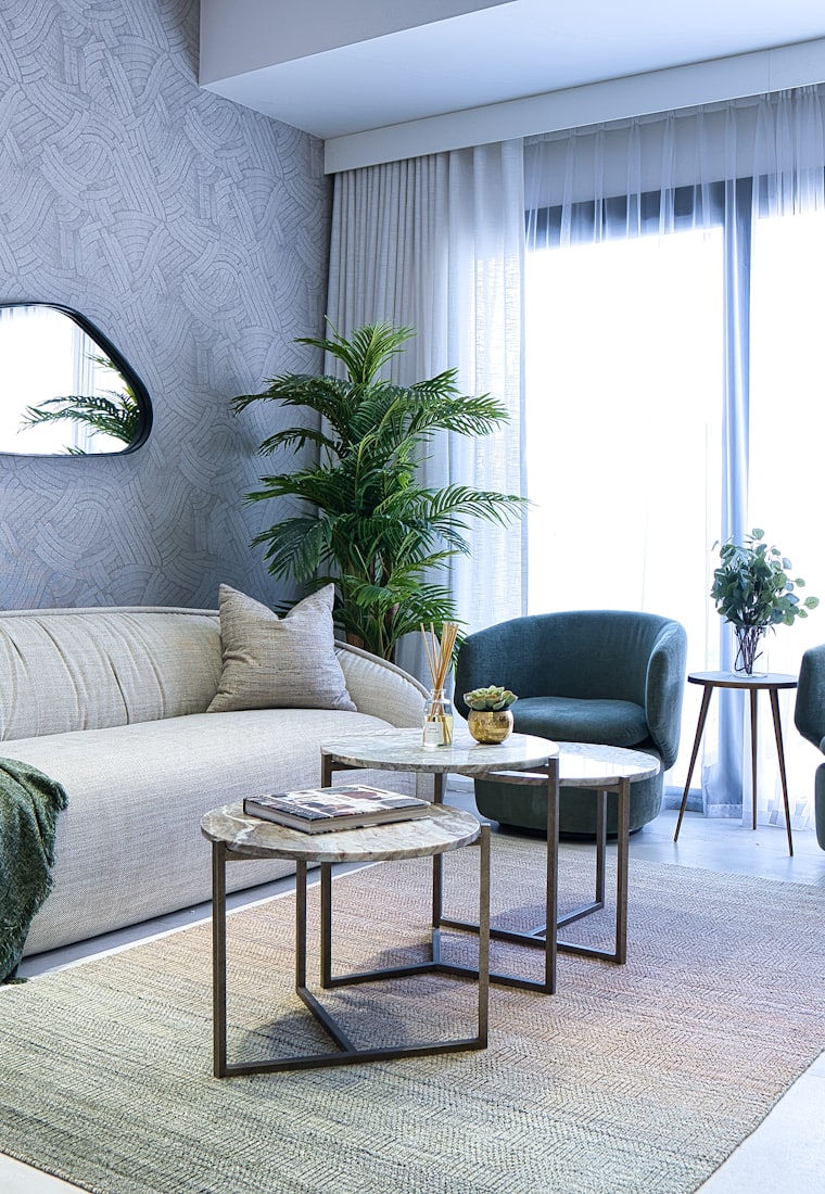 Furnished living room with a sofa, armchairs and coffee tables